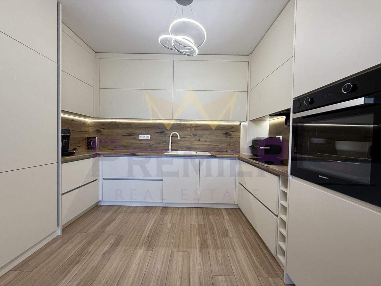 Продава 4-СТАЕН, гр. Варна, к.к. Св.Св. Константин и Елена