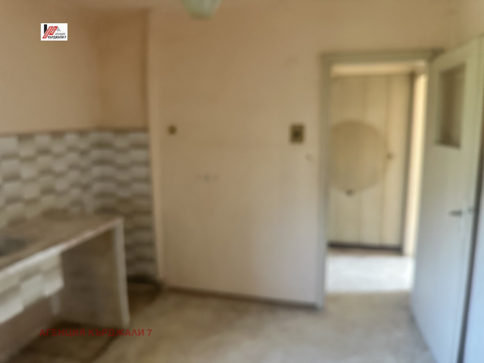 Продава МНОГОСТАЕН, гр. Кърджали, Център, снимка 10 - Апартаменти - 54351445