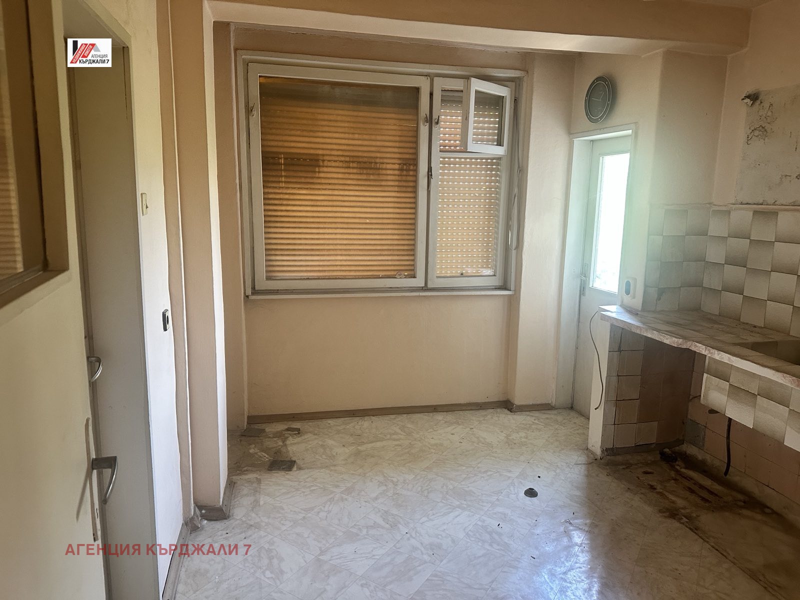 Продава МНОГОСТАЕН, гр. Кърджали, Център, снимка 9 - Апартаменти - 54351445