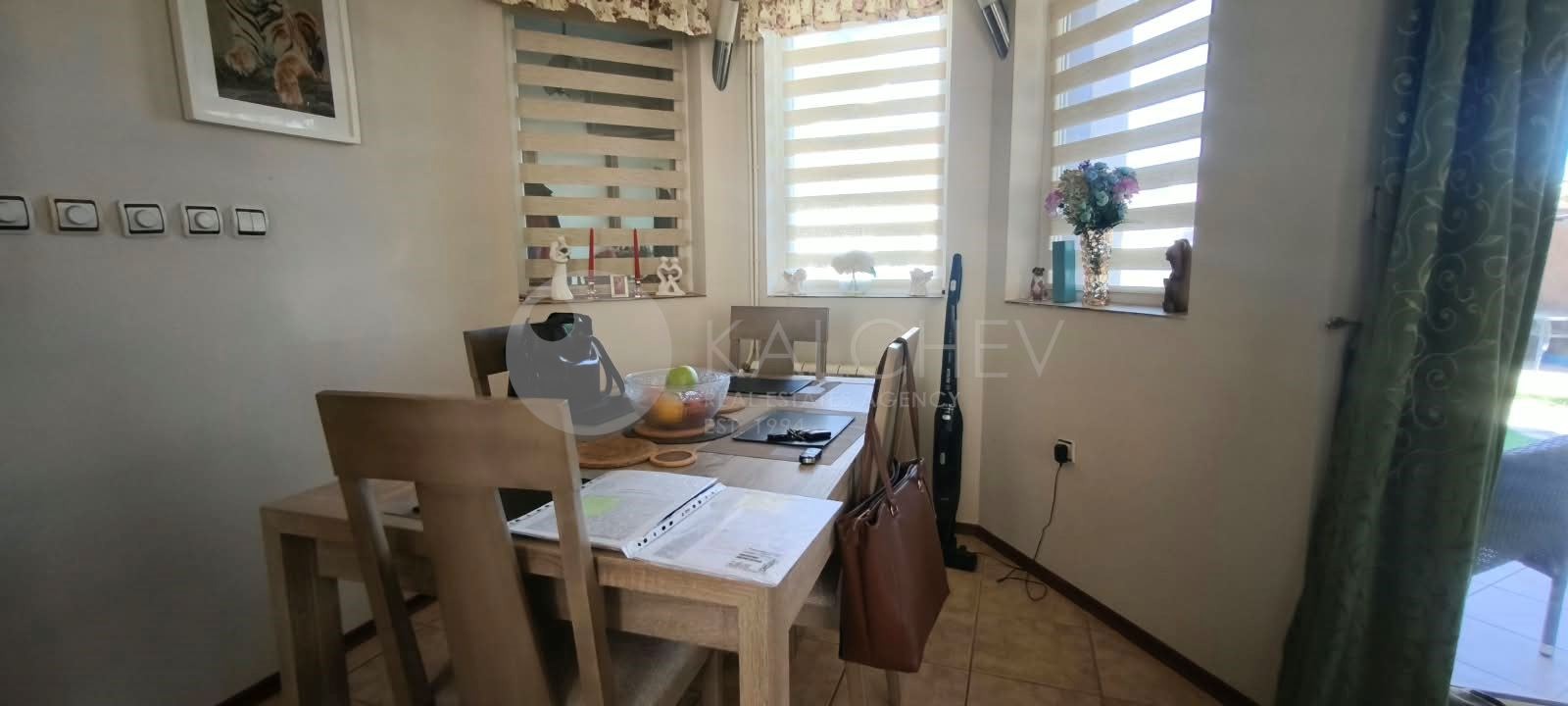Продава КЪЩА, гр. Балчик, област Добрич, снимка 2 - Къщи - 56019023