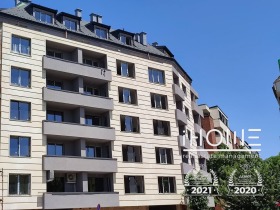 1 quarto Sveta Troica, Sofia