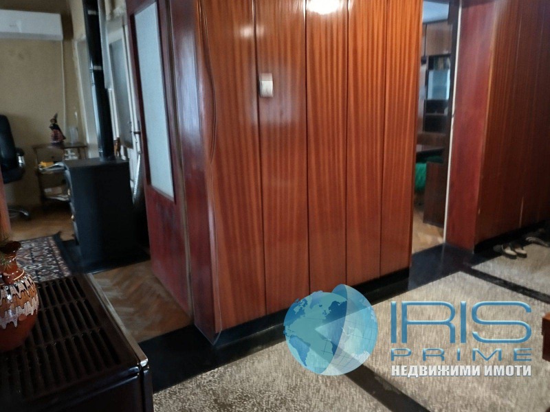 Продава МНОГОСТАЕН, гр. Шумен, Куршун чешма, снимка 3 - Апартаменти - 52534735