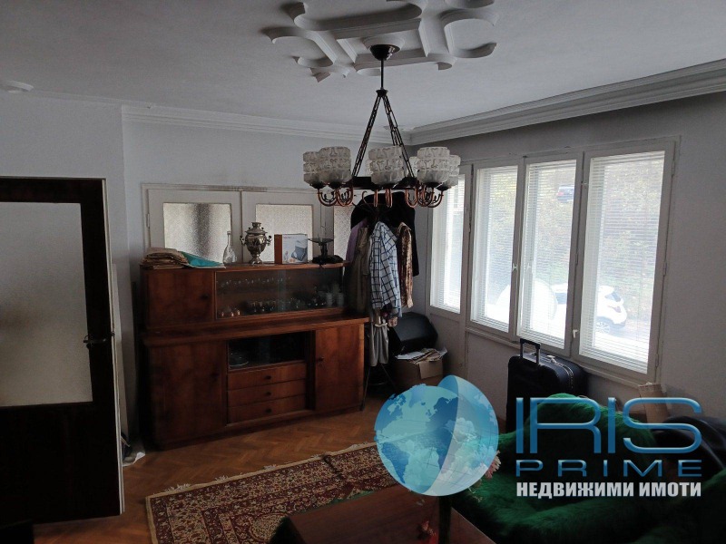 Продава МНОГОСТАЕН, гр. Шумен, Куршун чешма, снимка 2 - Апартаменти - 52534735