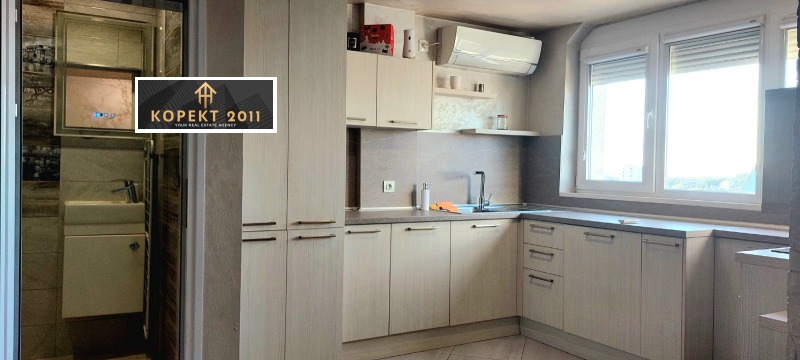Продава  Ателие, таван, град Русе, Широк център • 29 900 € • ID 10999957 — holmes.bg - [1] 