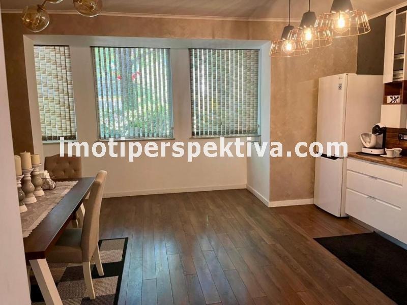 Продава ЕТАЖ ОТ КЪЩА, гр. Пловдив, Център, снимка 8 - Етаж от къща - 46691360