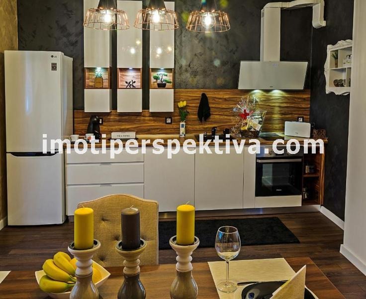 Продава ЕТАЖ ОТ КЪЩА, гр. Пловдив, Център, снимка 3 - Етаж от къща - 46691360