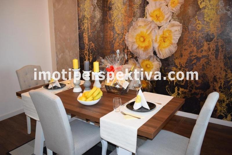 Продава ЕТАЖ ОТ КЪЩА, гр. Пловдив, Център, снимка 10 - Етаж от къща - 46691360