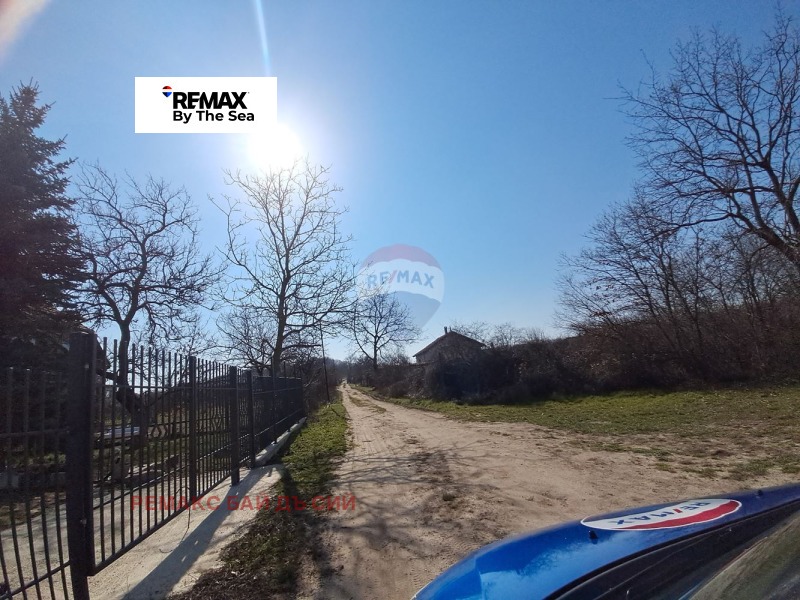 Продава ПАРЦЕЛ в град Варна, м-т Перчемлията - 2433 кв.м / 85 155 € » 166 548.70 лв., РЕМАКС БАЙ ДЪ СИЙ