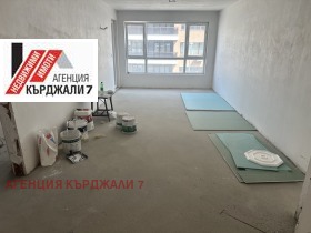 2 soverom Vazrosjdentsi, Kardsjali