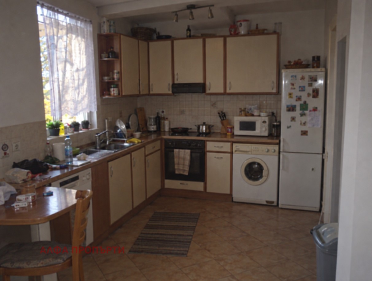 Продава КЪЩА, гр. София, гр. Банкя