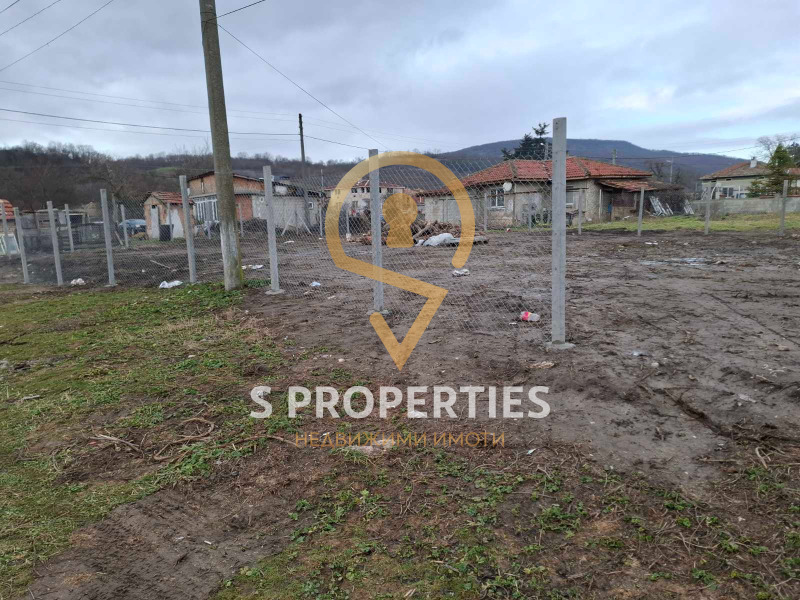 Продава ПАРЦЕЛ в област Добрич, с. Батово - 700 кв.м / 24 900 € » 48 700.17 лв., ЕС ПРОПЪРТИС