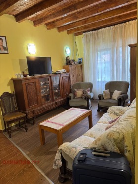Hus Sjirok tsentar, Pleven
