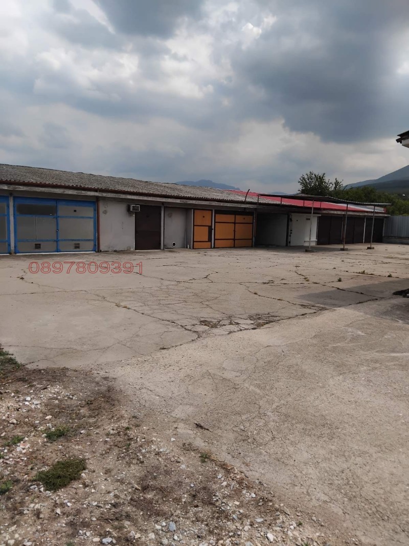 Продава  Склад, област Пловдив, с. Червен •  190 000 EUR • ID 47409683 — holmes.bg - [1] 