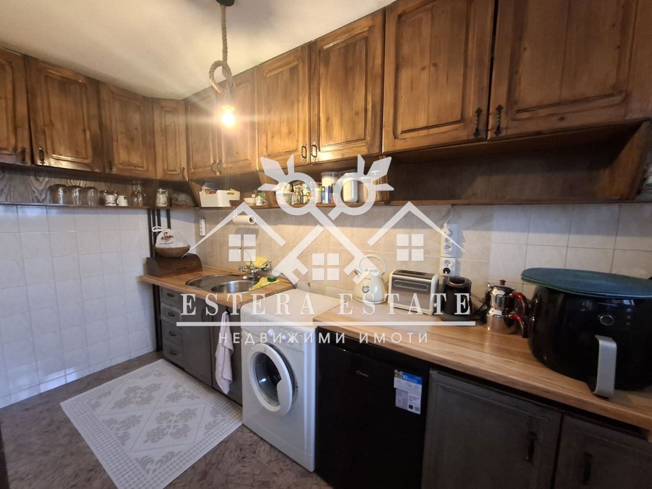 Продава ЕТАЖ ОТ КЪЩА, гр. Шумен, Център, снимка 2 - Етаж от къща - 50549597