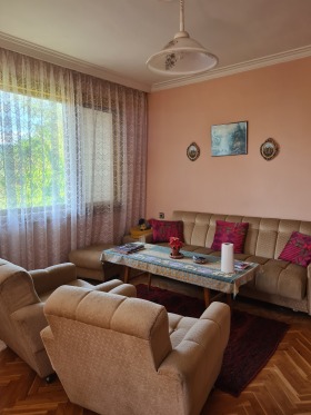 Hus Gorni Okol, region Sofia 9