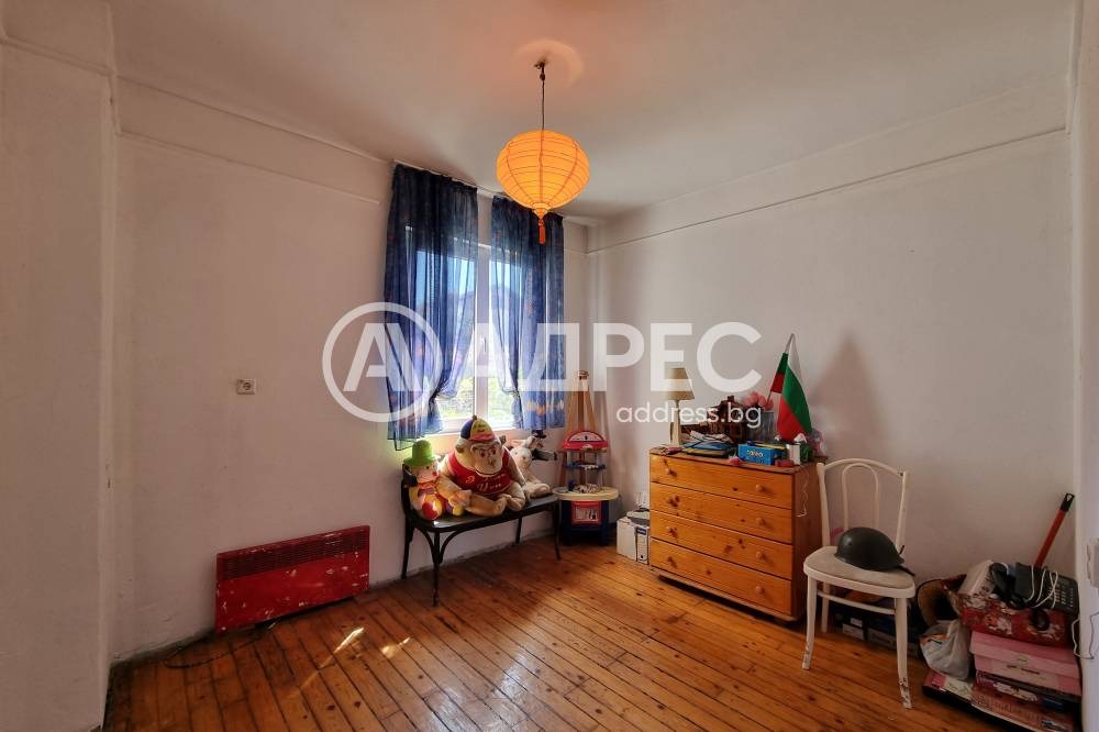 Продава ЕТАЖ ОТ КЪЩА, гр. София, Триъгълника, снимка 4 - Етаж от къща - 54341008