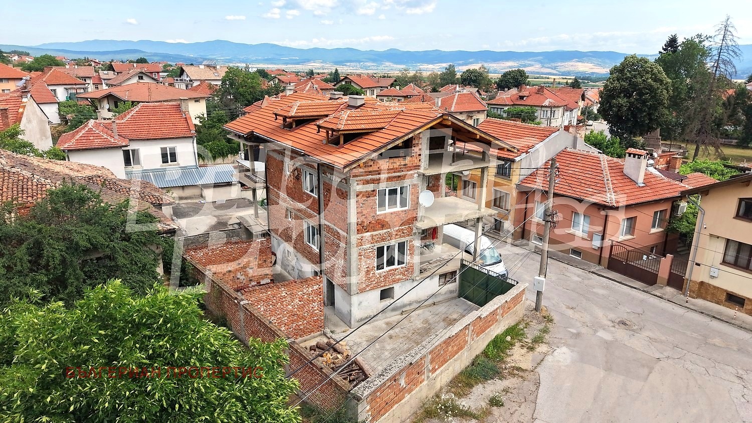 Продава КЪЩА, с. Костенец, област София област
