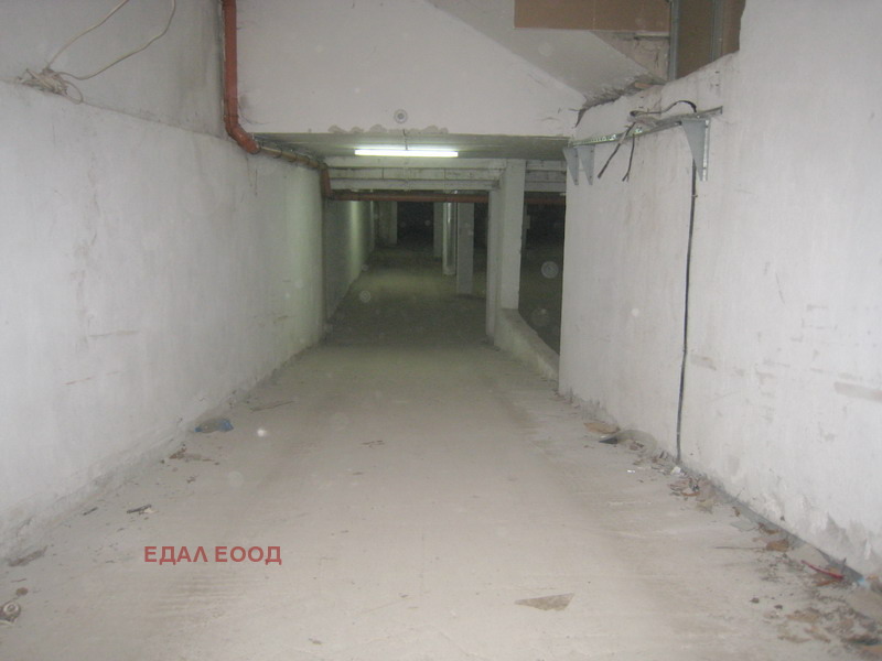 Продава ГАРАЖ, ПАРКОМЯСТО, гр. София, Люлин - център, снимка 12 - Гаражи и паркоместа - 52852280