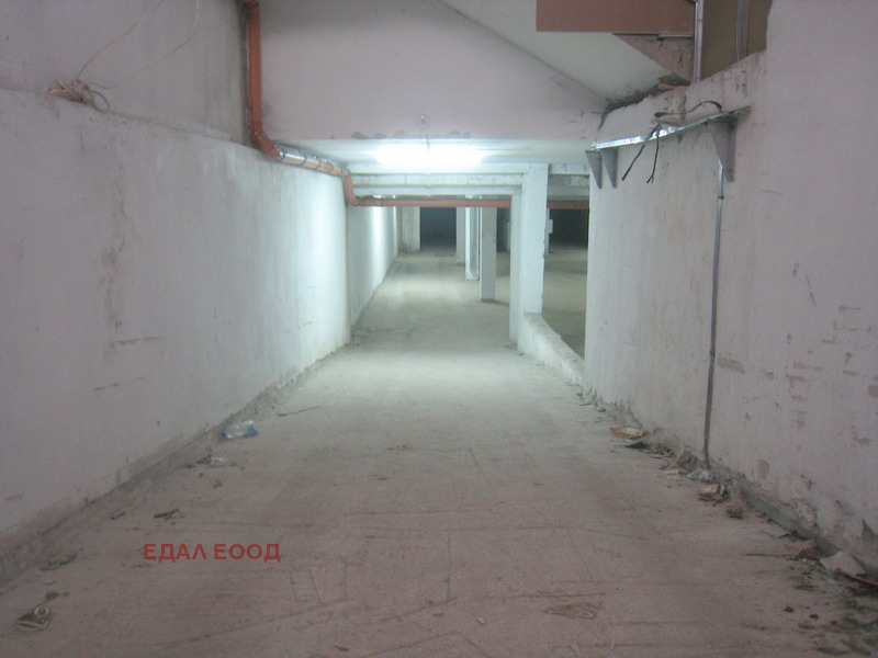 Продава ГАРАЖ, ПАРКОМЯСТО, гр. София, Люлин - център, снимка 13 - Гаражи и паркоместа - 52852280