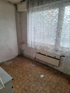 2 slaapkamers Iztok, Pernik 3