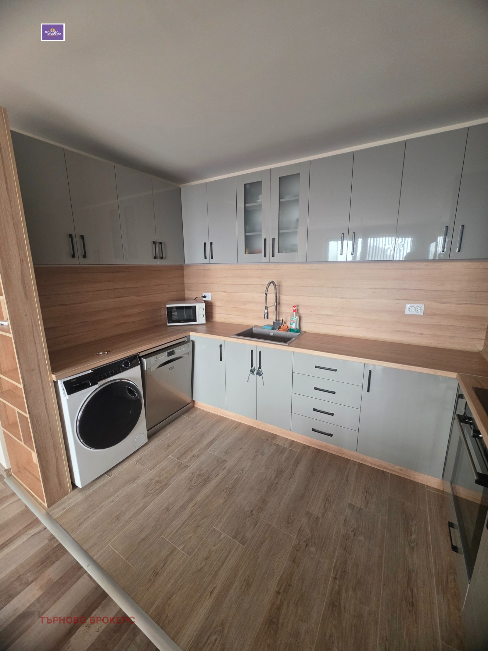 Продава 3-СТАЕН, гр. Велико Търново, Бузлуджа, снимка 2 - Апартаменти - 56280734