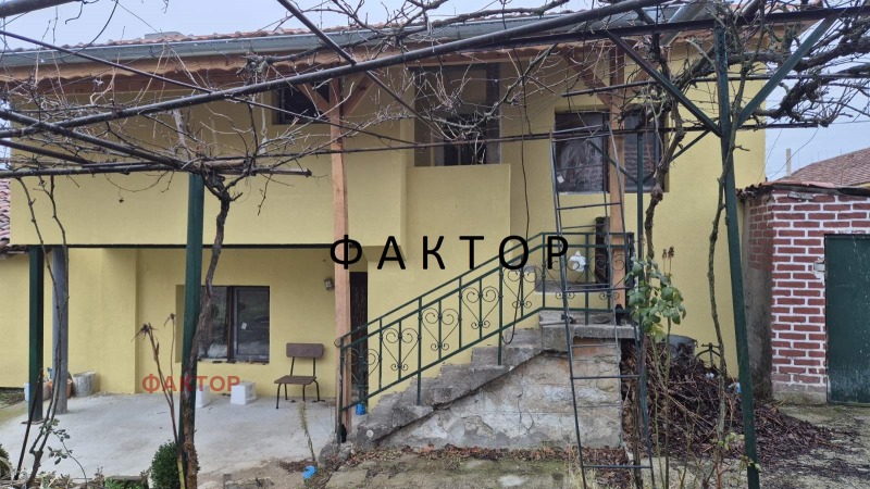 Продава КЪЩА в област Стара Загора, с. Медово - 80 кв.м / 52 000 € » 101 703.16 лв., ФАКТОР