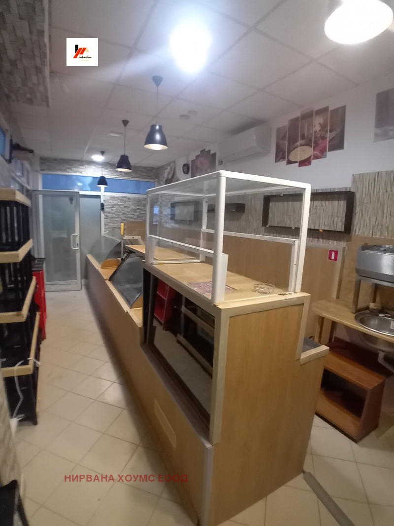 Продава МАГАЗИН, гр. Добрич, Кралска зона, снимка 2 - Магазини - 53423384