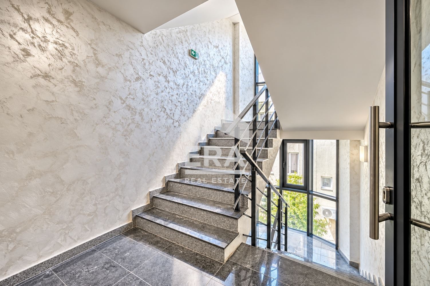 Продава 3-СТАЕН, гр. София, Редута, снимка 2 - Апартаменти - 55597292