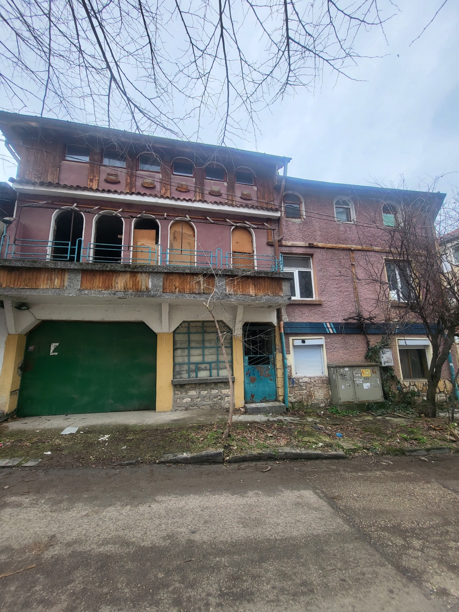 Продава КЪЩА, гр. Плевен, Идеален център, снимка 2 - Къщи - 54375966