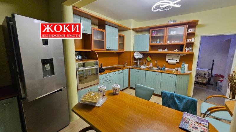 Продава  3-стаен град Перник , Изток , 88 кв.м | 25629574 - изображение [2]