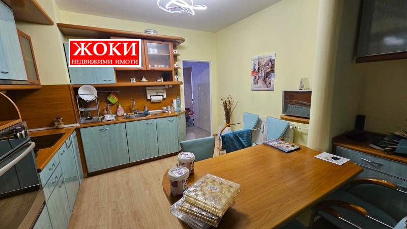 Продава  3-стаен град Перник , Изток , 88 кв.м | 25629574 - изображение [3]