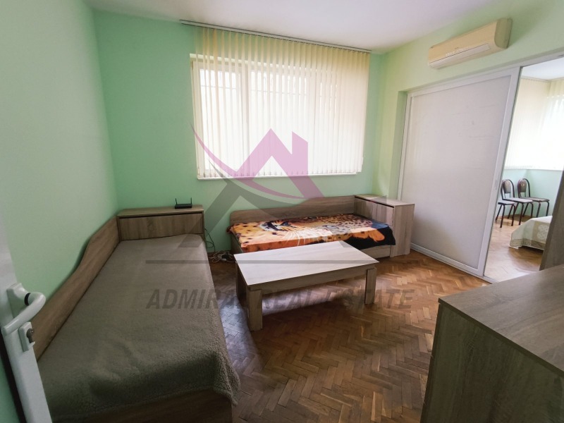 Myytävänä  2 makuuhuonetta Varna , Tsentralna pošta , 83 neliömetriä | 74256270