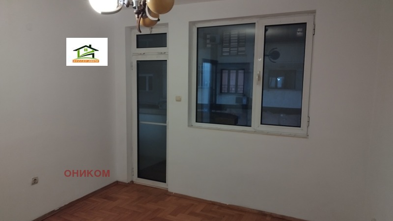 Продава 3-СТАЕН, гр. Пазарджик, Идеален център, снимка 10 - Апартаменти - 51030301