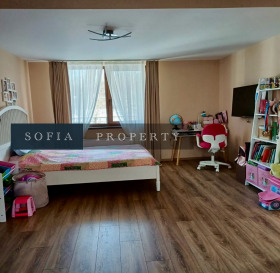 Ev Kokalyane, Sofia 10