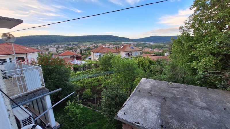 Продава КЪЩА, гр. Дебелец, област Велико Търново, снимка 3 - Къщи - 52780482