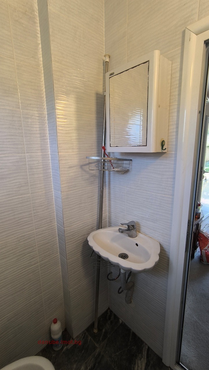 Продава КЪЩА, с. Костанденец, област Разград, снимка 12 - Къщи - 56396937