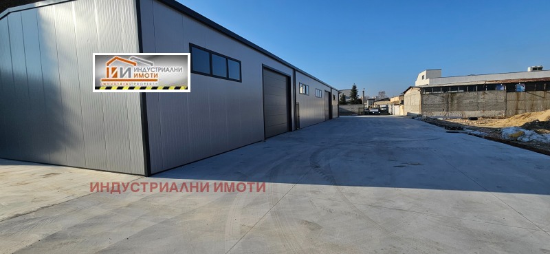 Eladó  Tárolás Plovdiv , Industrialna zona - Sever , 4000 négyzetméter | 24007970