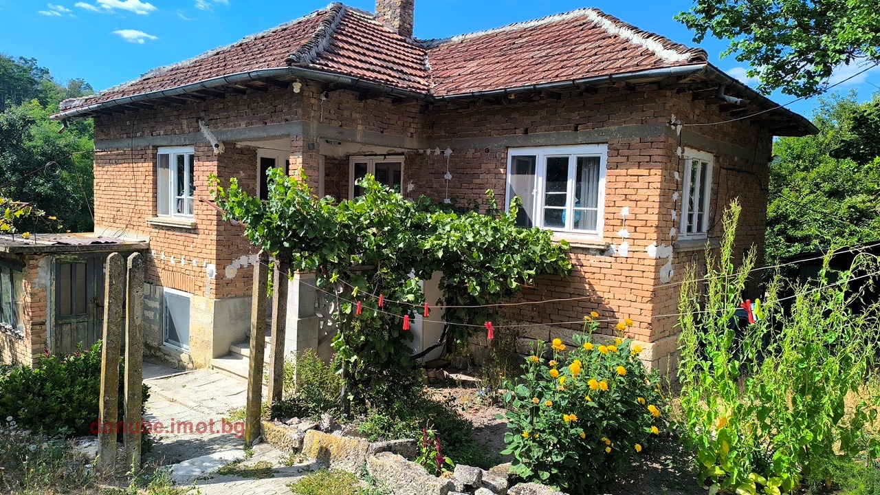 Продава  Къща област Разград , с. Костанденец , 132 кв.м | 95475229