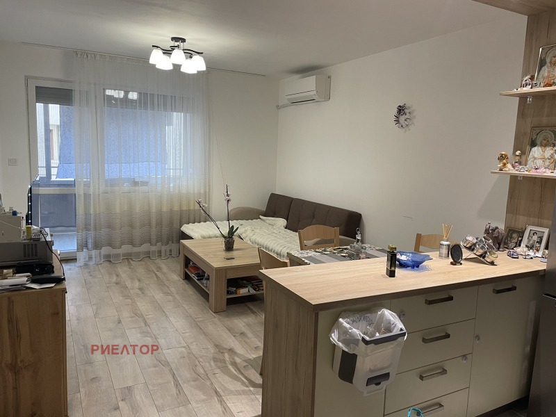 En venta  2 dormitorios Plovdiv , Sadiyski , 90 metros cuadrados | 14081511