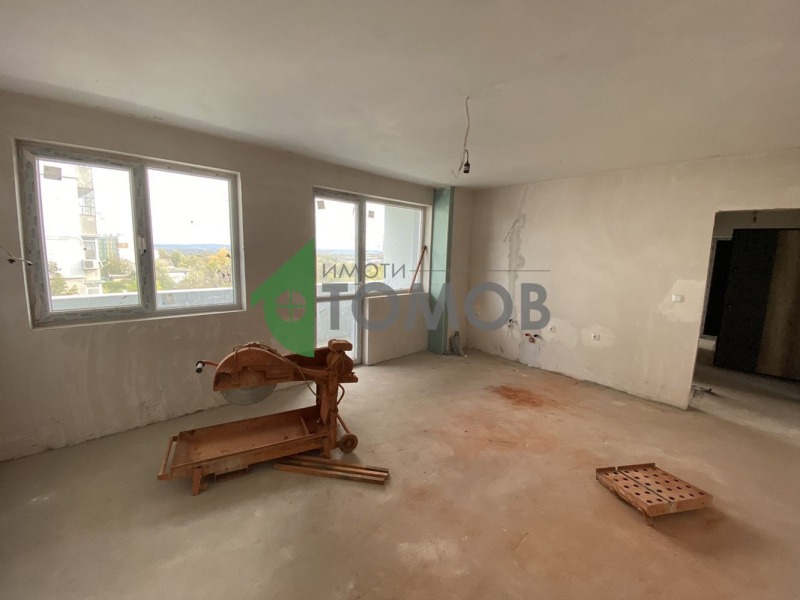 Продава 3-СТАЕН, град Шумен, Тракия • 220000 лв. / 112484.21 € • 84579296 1