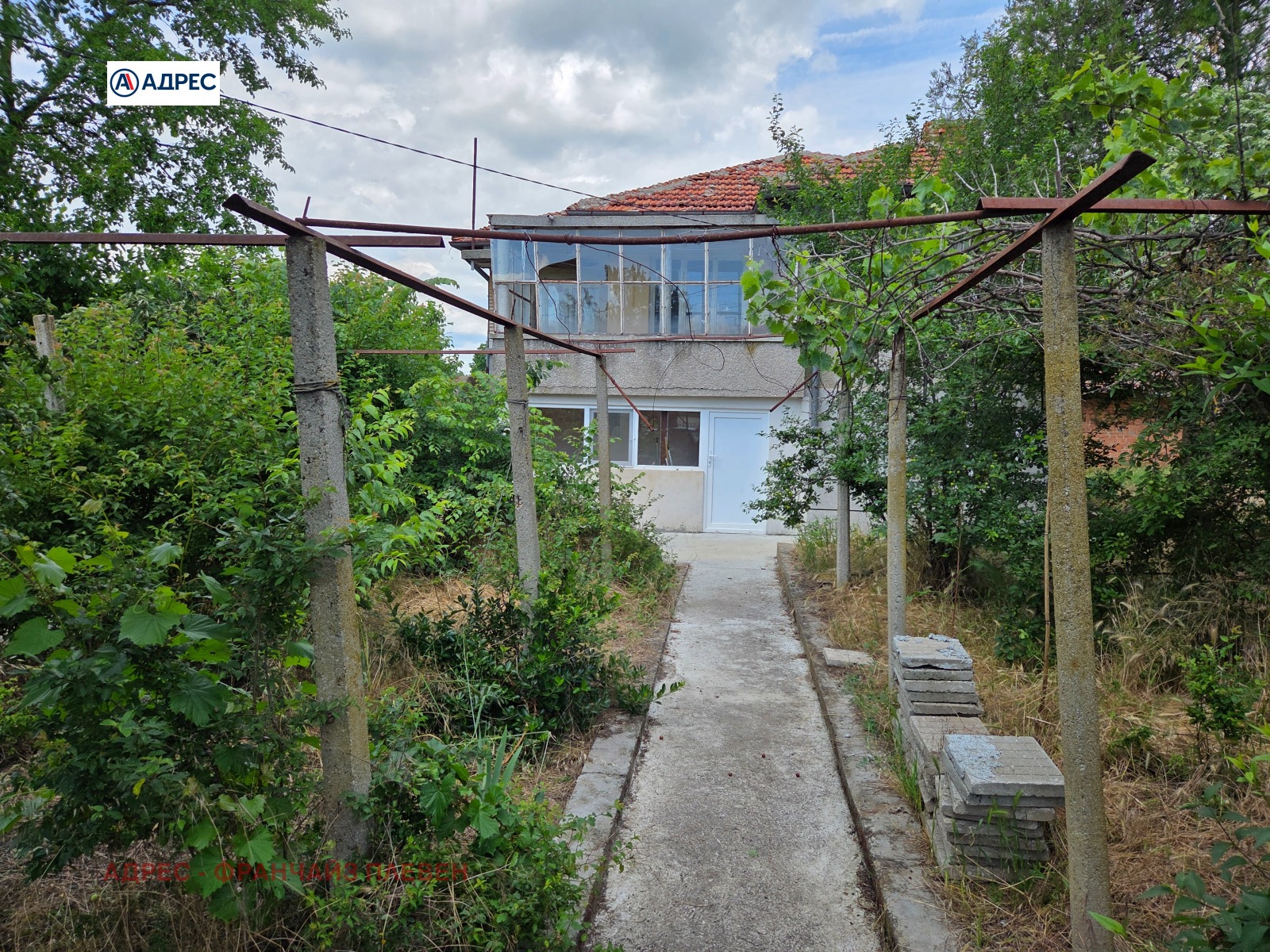 Продава КЪЩА, гр. Плевен, м-т Стражата