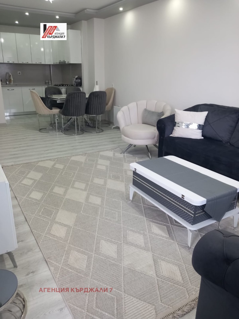 Продава 3-СТАЕН, гр. Кърджали, Център, снимка 5 - Апартаменти - 52212894