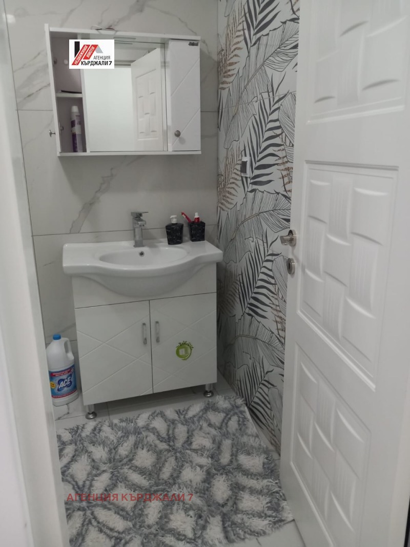 Продава 3-СТАЕН, гр. Кърджали, Център, снимка 4 - Апартаменти - 52212894