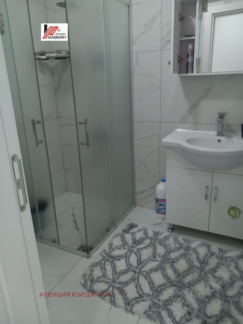 Продава 3-СТАЕН, гр. Кърджали, Център, снимка 3 - Апартаменти - 52212894