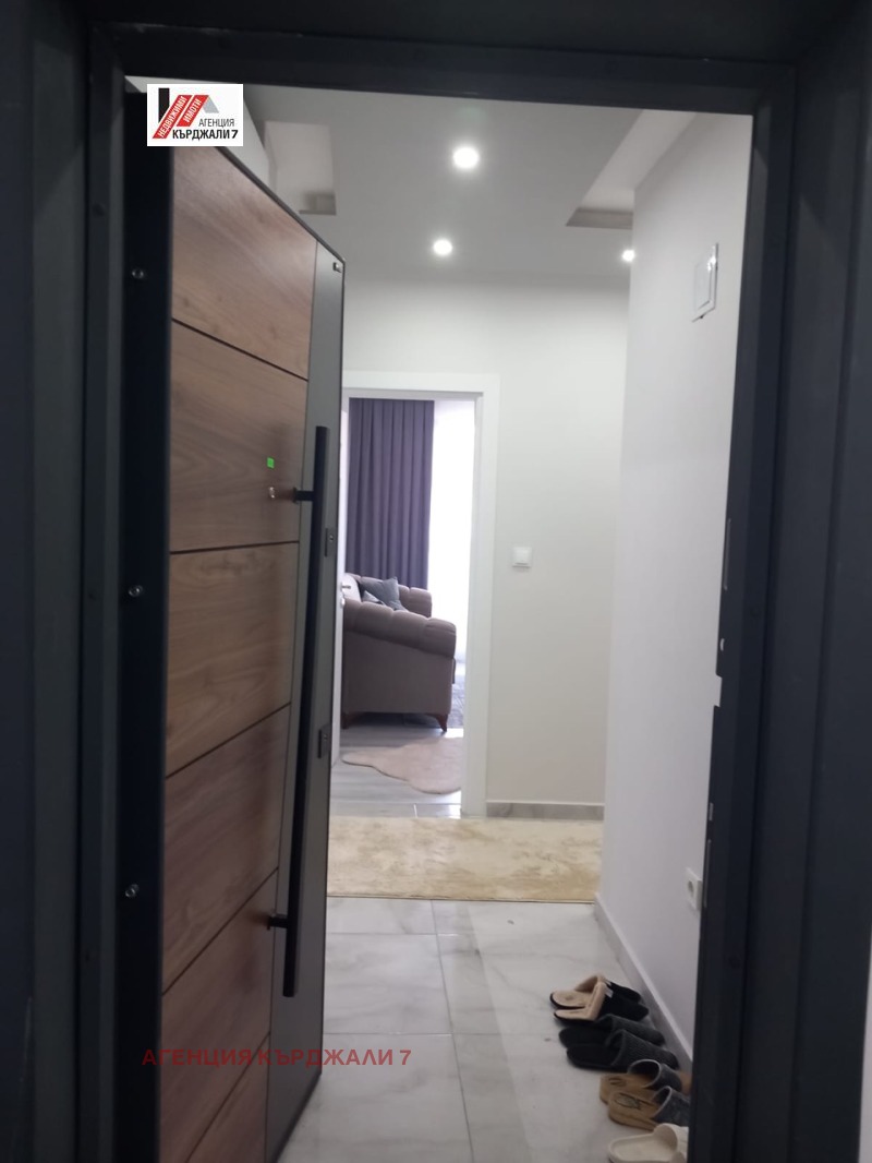 Продава 3-СТАЕН, гр. Кърджали, Център, снимка 2 - Апартаменти - 52212894