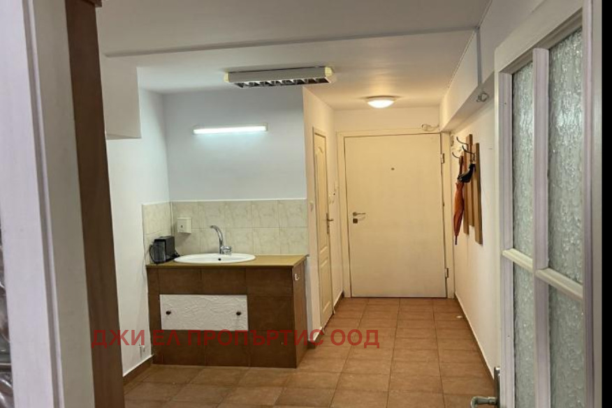 Продава 2-СТАЕН, гр. София, Център, снимка 2 - Апартаменти - 54341064