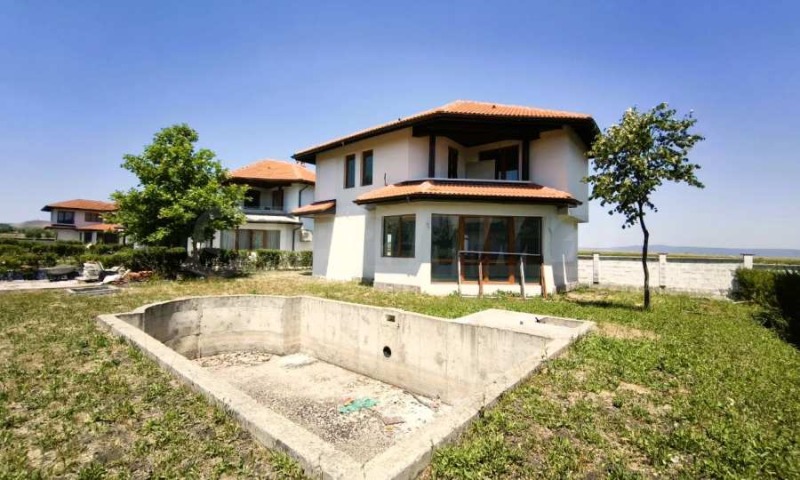 Продава ВИЛА в област Бургас, гр. Ахелой - 146 кв.м / 127 000 € » 248 390.41 лв., СУПРИММО - БУРГАС