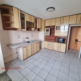 2 chambres Tri tchoutchoura - yug, Stara Zagora 2