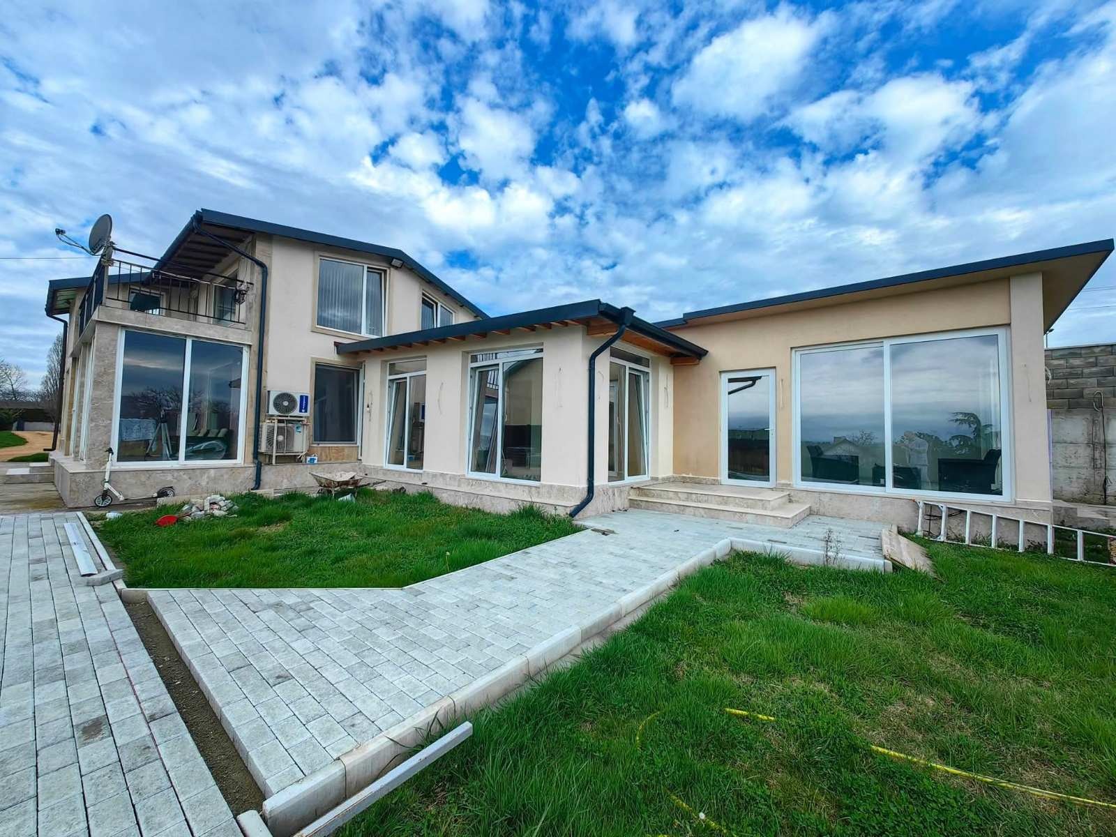 Продава КЪЩА, гр. Варна, м-т Прибой