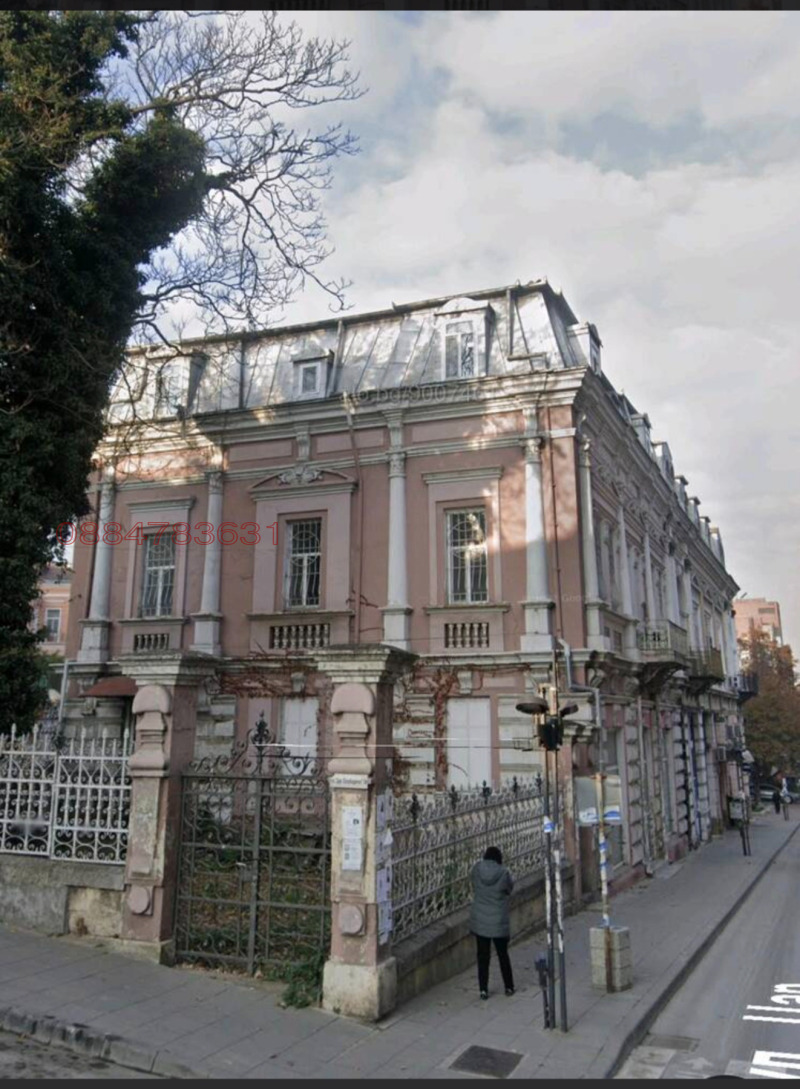 Продава КЪЩА в област Велико Търново, гр. Свищов - 530 кв.м / При запитване